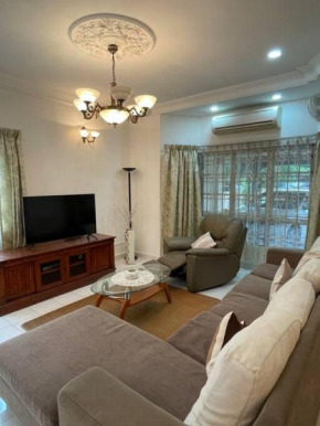 Cozy NEW Kajang Homestay NETFLIX and BBQ 12 pax